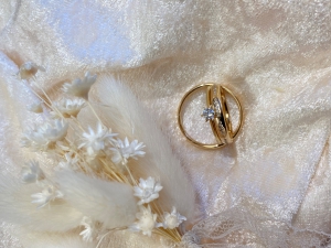 Klassischer Verlobungsring zum Trauring tragbar